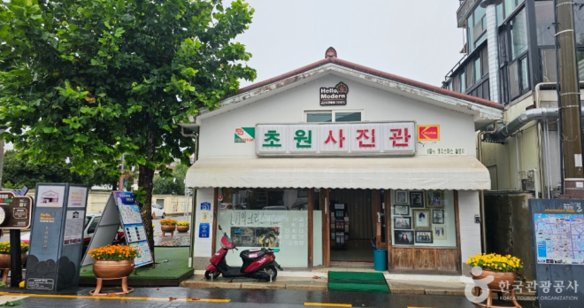 thumbnail - “여긴 그냥 차고였는데…” 8월의 크리스마스 촬영지, 뜻밖의 탄생 비화