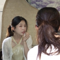 thumbnail - 18살 연상 장기하의 그녀, 가방에 ‘이것’ 꼭 챙기는 뜻밖의 이유