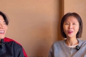 기사로 이동 - “성별 바뀐 것 같다” 결혼 5개월 신지, 잘 삐지는 남편 때문에 생긴 고민
