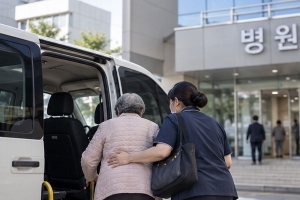 기사로 이동 - “부모님 병원 갈 때마다 연차 썼는데”… 3만원대 동행, 약까지 챙겨준다