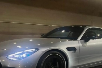 thumbnail - “큰 엔진 대신 코너를 택했다”…421마력 AMG GT 43의 후륜구동 선택