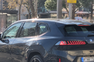 기사로 이동 - “공장 불은 24시간 켰는데”…주문 10만 대 넘긴 8760만원 BMW SUV