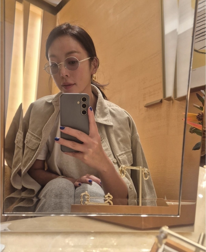 thumbnail - “드레스룸에서 나란히 섰더니”…황정음, 열애설에 ‘남사친’ 해명