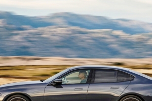 기사로 이동 - “새 얼굴보다 익숙한 모습이 끌린다”…BMW 320i 2026년형 6080만원부터