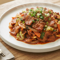 thumbnail - “팬에 다 넣었더니 싱거워졌다”…제육볶음 맛 가르는 재료 순서